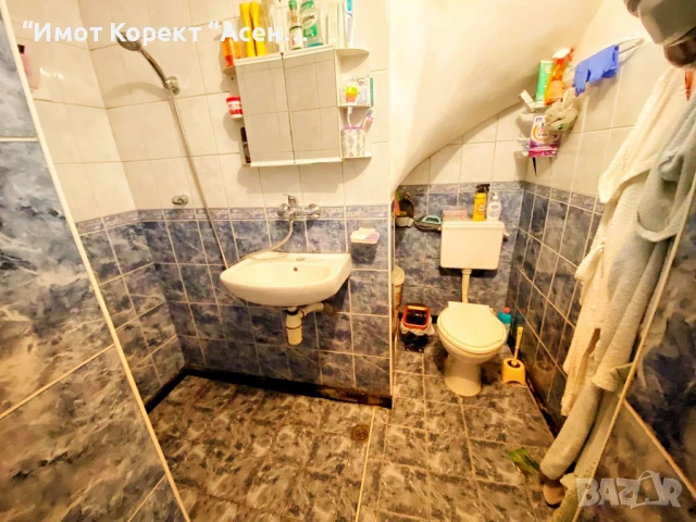 Имот Корект продава Партер, Етаж от къща, Гараж, двор и 1/2 таван, кв. Изток, снимка 4 - Етаж от къща - 51281850