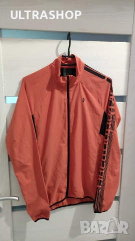 ДАМСКА ветровка М размер Peak Performance в отлично състояние, снимка 3 - Спортни екипи - 54152022