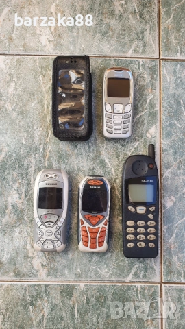 Стар телефон Nokia и 3 броя Siemens