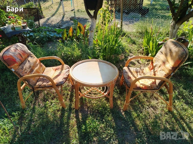 Комплект от два стола и маса от ратан