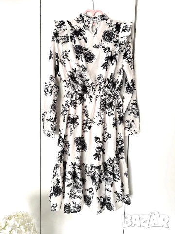 Разпродажба! Нова рокля до коляното разкроена с дълъг ръкав с флорални мотиви черно и бяло елегантна, снимка 11 - Рокли - 50760296