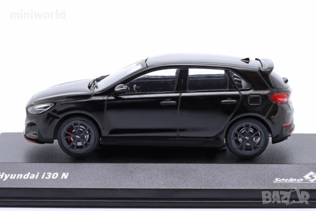 HYUNDAI i30 N 2022 - мащаб 1:43 на SOLIDO моделът е нов в PVC дисплей-кейс, снимка 3 - Колекции - 51282226