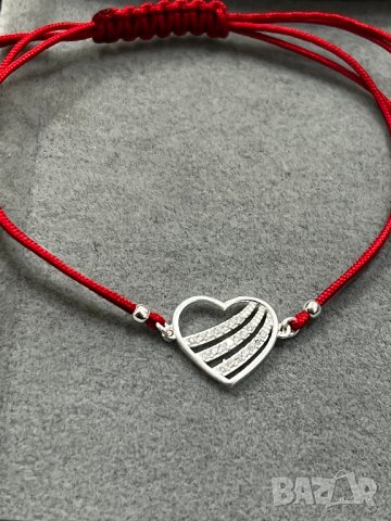 ПРОМОЦИЯ!Гривна червен конец със сребърна фигура сърце с камъчета