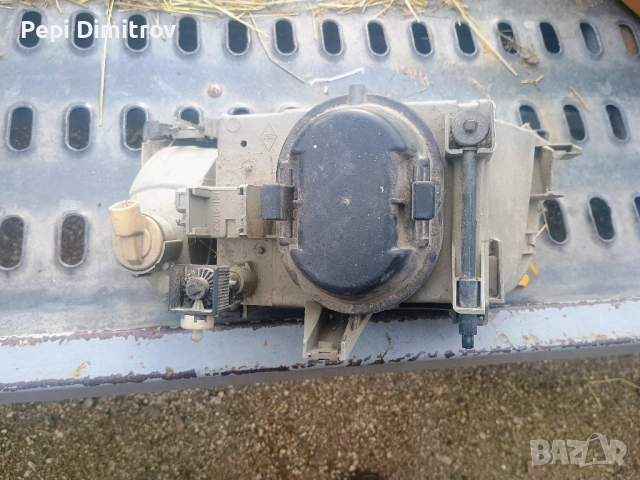 Десен фар Рено Клио 1(1990г. -1998г.) - , снимка 2 - Части - 52549821