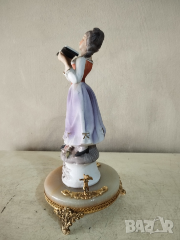 порцеланова статуетка, снимка 3 - Статуетки - 44730587