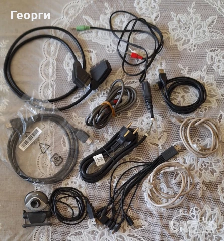 Кабели и камера за компютър.