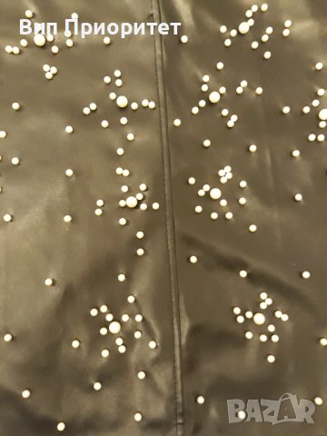 Ефектна черна кожена пола с перли, къса , нова , с по-едри и по-ситни перли , с цип отзад, снимка 3 - Поли - 37401989