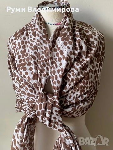 Памучен шал Маnila Grace в бяло и шоколадово кафяво, снимка 2 - Шалове - 54005701