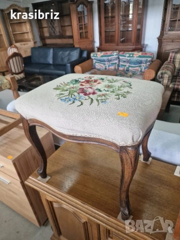 Масивна Барокова Табуретка-внос от Германия!, снимка 3 - Дивани и мека мебел - 51792829