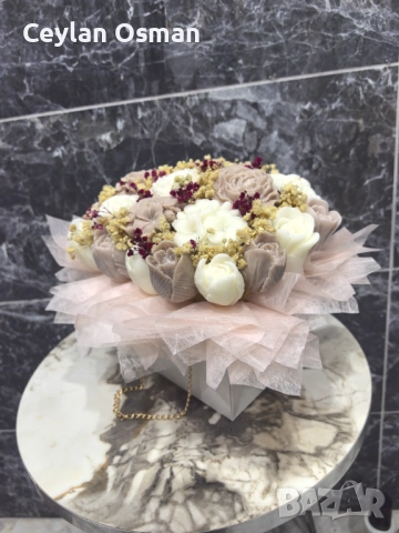 Нежен букет с ароматни цветя от соев восък , снимка 2 - Декорация за дома - 52814503