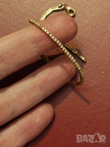 Прекрасна златна гривна с мойсанити 