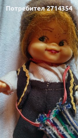 Продавам малка стара кукла 
