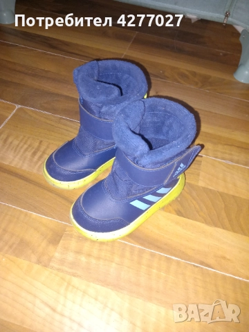 Продавам бебешки ботуши Adidas