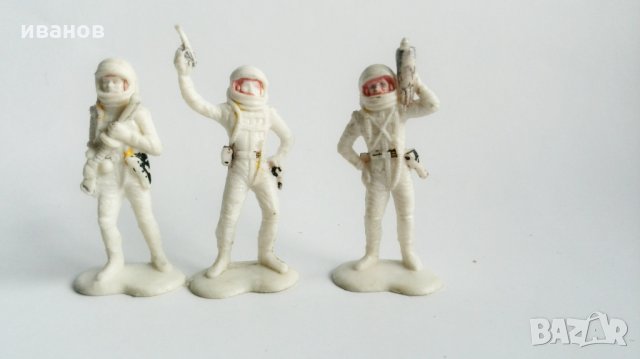 лот пластмасови играчки астронавти-космонавти, снимка 1