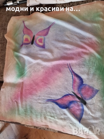 Копринен шал с десен пеперуди