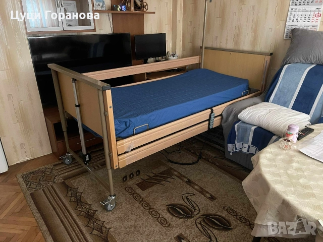 Чисто ново болнично легло с декубитален дюшек