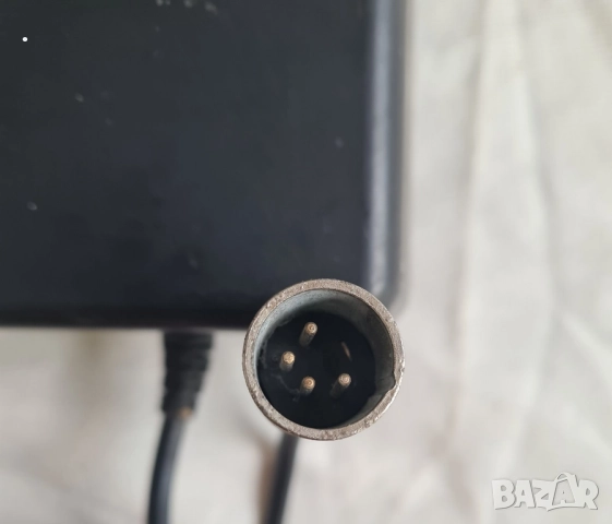 Зарядно за велосипеди тротинетки GIANT NC-SSC04GNT 29.2V 2A , снимка 3 - Части за велосипеди - 52110567