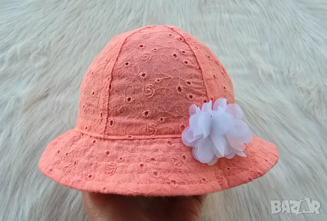 Бебешка шапка с връзки 0-3 месеца ръст 62см. 