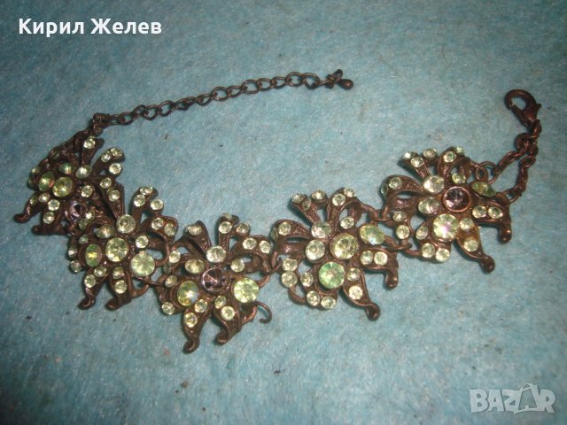 ФЛОРАЛНА КРАСИВА БРОНЗОВА ВИНТИДЖ СТИЛ ГРИВНА със ЗЕЛЕНИ ФАСЕТИРАНИ КРИСТАЛИ 10912