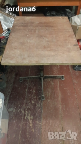 Дървена маса с метална стойка-70/55см