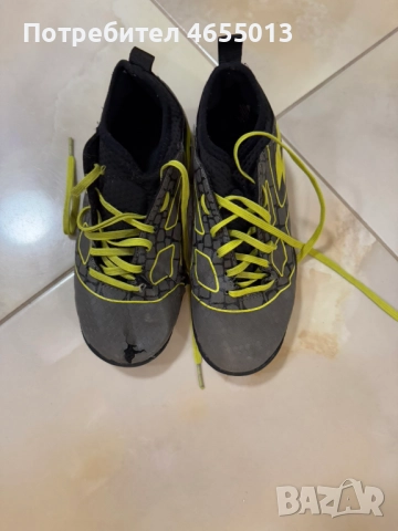 ПОДАРЯВАМ - Детски стоножки умбро Umbro Номер - 33 Стелка - 20,5см.