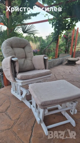 Стол за кърмене.