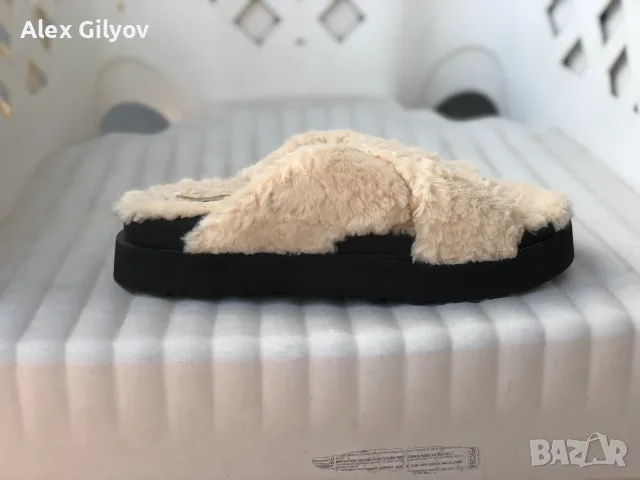 Дамски чехли Ugg в бежов цвят, снимка 4 - Чехли - 55791476