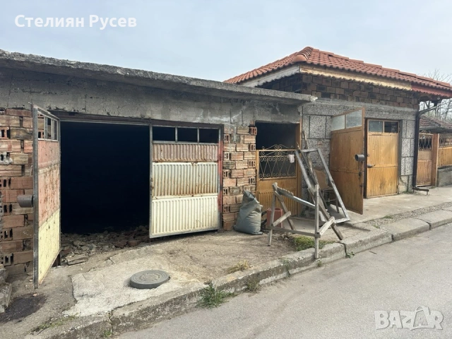 2 гаража под наем в с. Калипетрово цена 50 евро месечно за двата    -намират се в крайната долна час