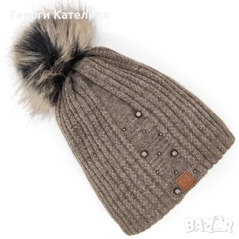Дамска зимна шапка с пух в кафяво и ефектен дизайн Код на продукта:DASH-01-93
