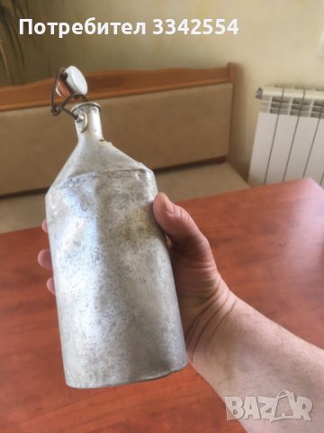 БУТИЛКА АЛУМИНИЙ ПРОБИТА С ПОРЦЕЛАНОВА ТАПА СТАРИННА, снимка 1