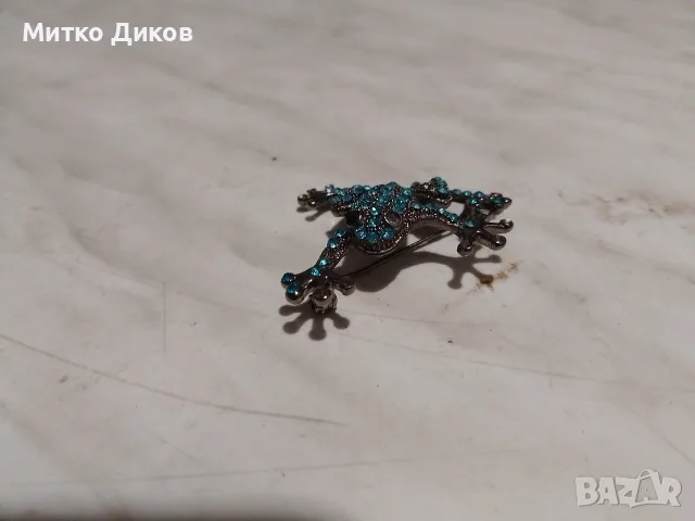 Брошка фризьорска гребен и ножица нова и жаба с камъчета, снимка 4 - Фризьорски принадлежности - 56033386