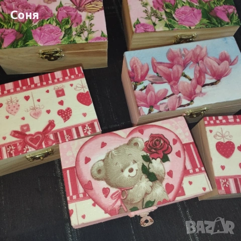 Дървена кутия с  пет ароматни мини рози - свещ, снимка 14 - Подаръци за жени - 53168163