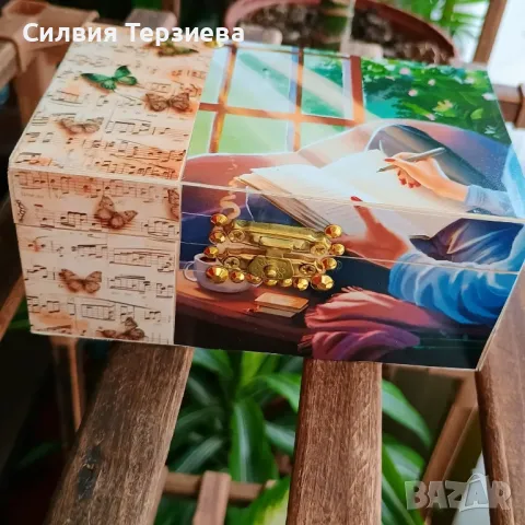 Ръчно изработена дървена кутия с вътрешна декорация , снимка 2 - Декорация за дома - 50347165