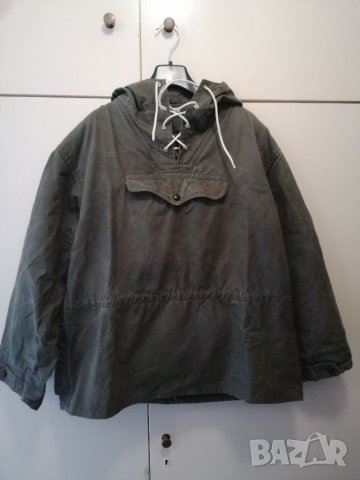 Стар бризентов анурак. 