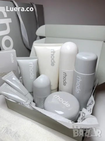 Rhode сет Gazing Milk + Barrier Restore +
Pineapple Cleaner | несесер, снимка 13 - Козметика за лице - 56140153