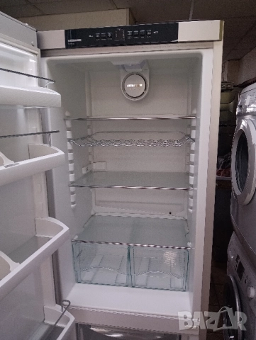 Иноксов комбиниран хладилник с фризер Liebherr с 2 години гаранция!, снимка 9 - Хладилници - 52396526