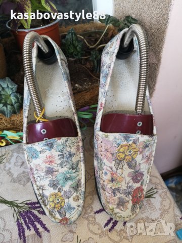 Обувки с флорални мотиви , снимка 2 - Дамски ежедневни обувки - 40333565