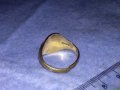 СТАРИНЕН ОРНАМЕНТИРАН МАРКОВ БРОНЗОВ РЕТРО ПРЪСТЕН с МОНОГРАМ USK ДЕБЕЛА ПОЗЛАТА и МАРКИРОВКА 36466, снимка 7