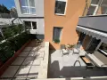 двустаен партер със собствен двор, снимка 1