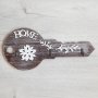 1658 Декоративна дървена закачалка с форма на ключ и надпис HOME, снимка 1 - Закачалки - 30122816