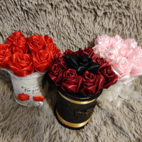 Ръчно изработени сатенени рози, снимка 1 - Подаръци за жени - 44552210