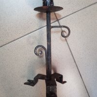 Продавам старинен свещник от ковано желязо, снимка 1 - Декорация за дома - 37351716