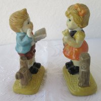 2 бр  стари фигури момче момиче керамика порцелан, червена шапчица, снимка 2 - Декорация за дома - 29125581