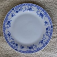 Голяма порцеланова чиния с орнаменти , снимка 1 - Чинии - 39524292
