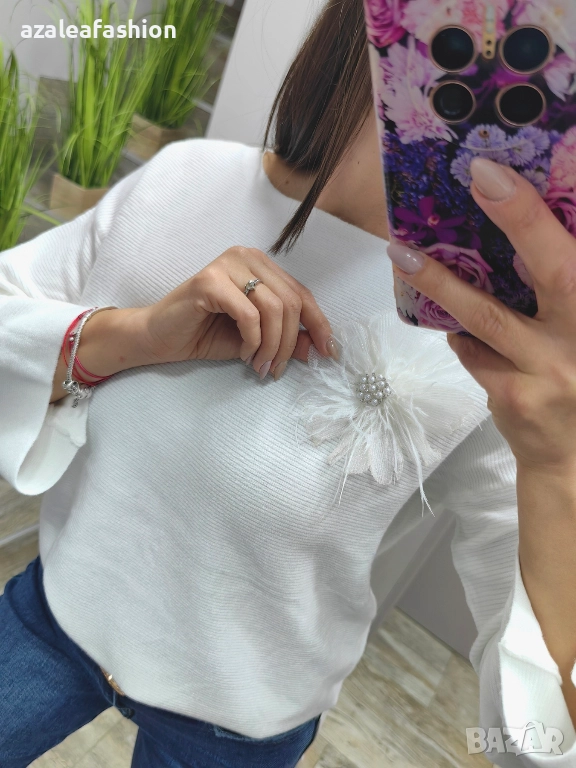 Дамски пуловер с брошка, снимка 1