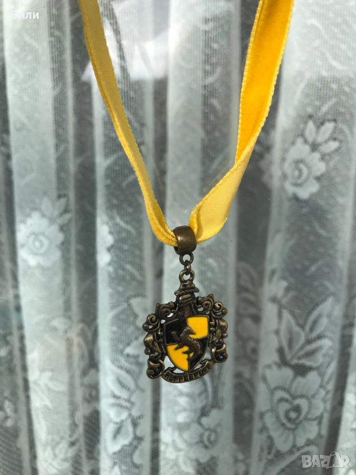 Harry Potter Хари Потър Hufflepuff огърлица медальон , снимка 1