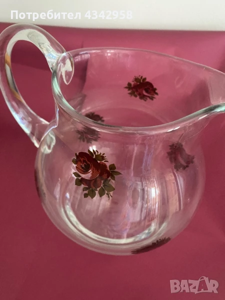 Стъклена кана с цветя., снимка 1