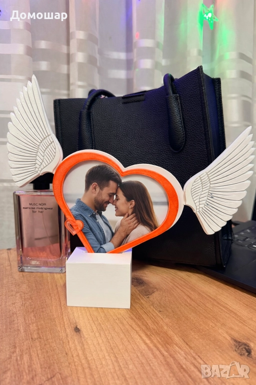 Декоративна рамка със сърце и крила, снимка 1