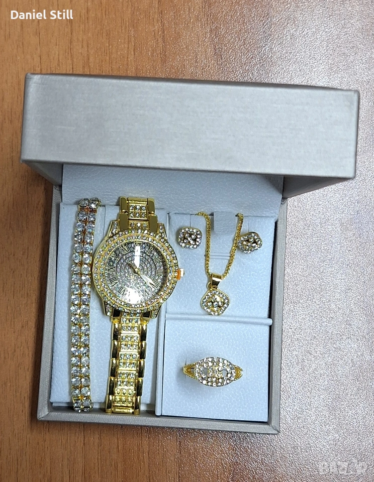 Различни комплекти и модели дамски и мъжки кварцов часовник , снимка 1