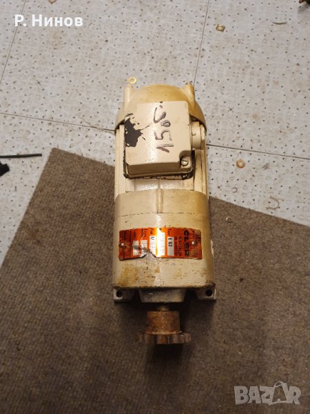 Монофазен ел.двигател с редуктор 15 оборота  240 вата, снимка 1